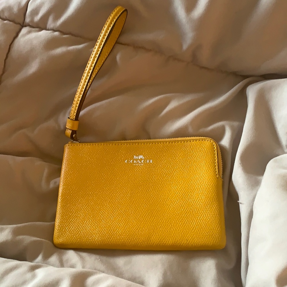 NWOT Coach wristlet